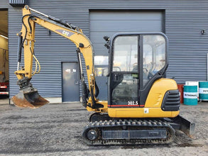 Caterpillar 302.5+3 Godets - Mini - pelle 2,8T– Fiabilité et performances - Logist Agri